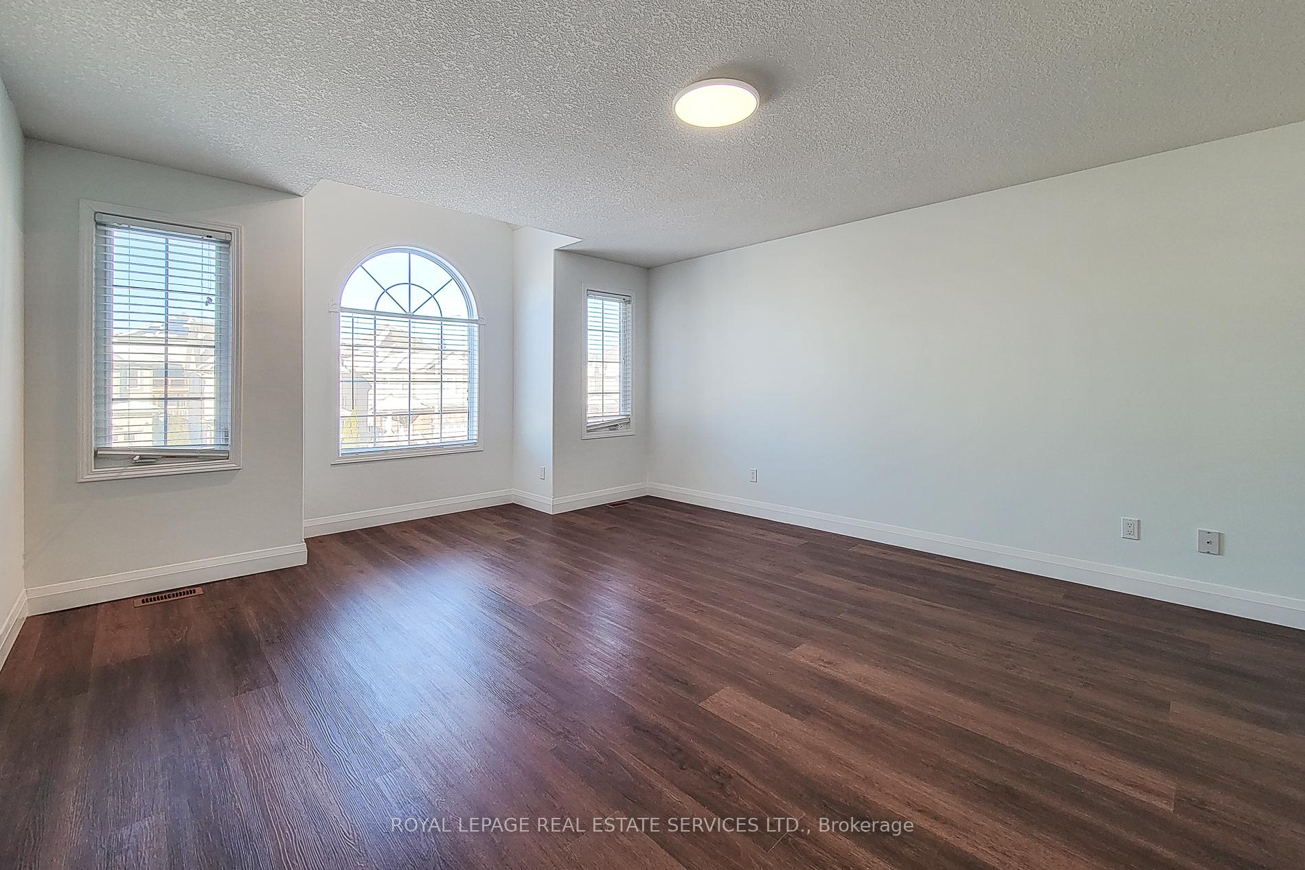 Photo 18 of 381 Parkvale Drive, Kitchener, Huron Park — HOMEH