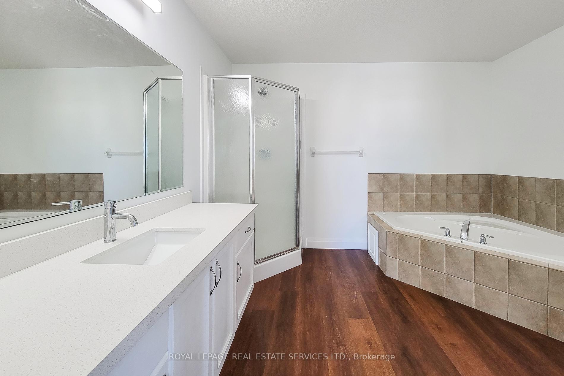 Photo 19 of 381 Parkvale Drive, Kitchener, Huron Park — HOMEH
