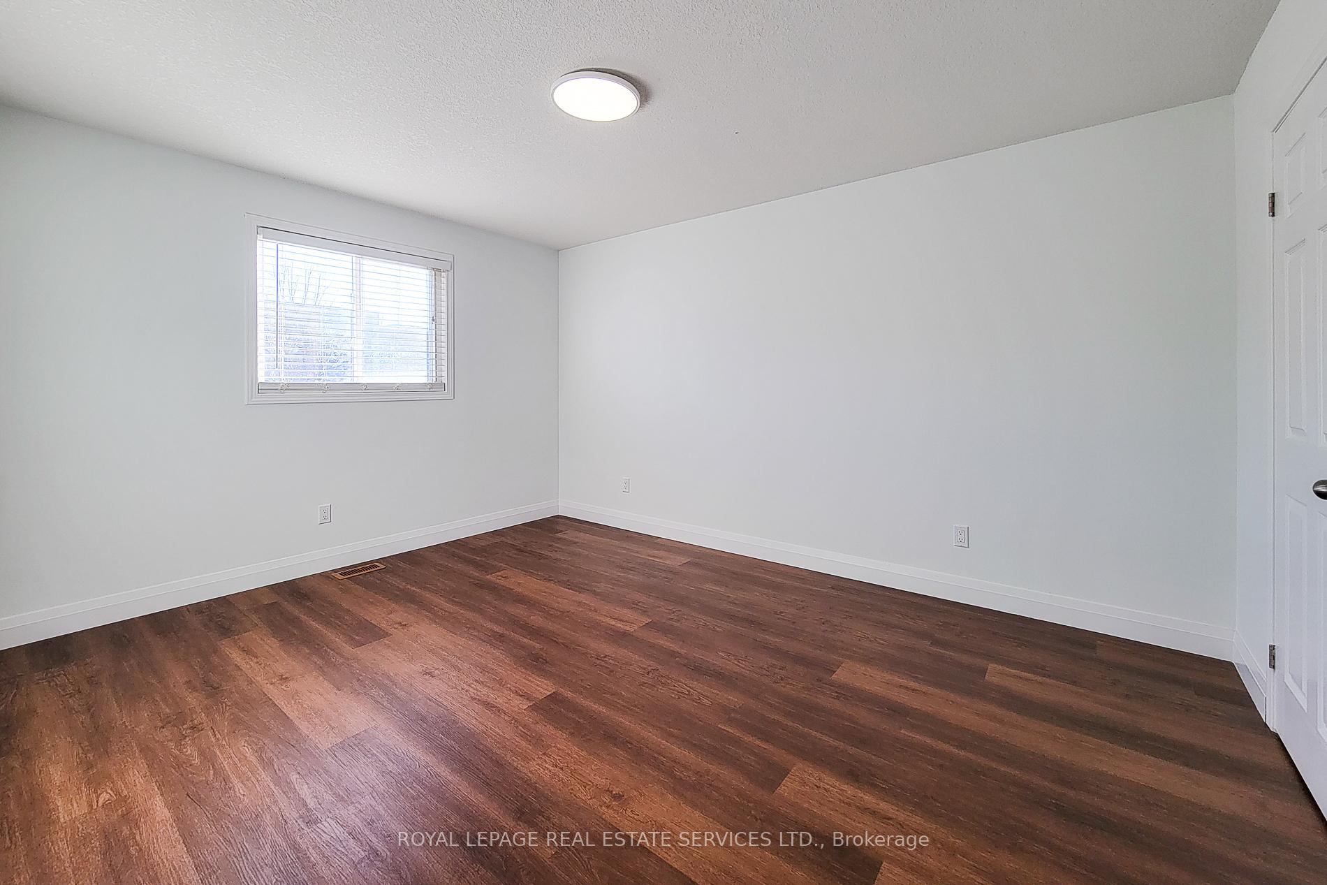 Photo 23 of 381 Parkvale Drive, Kitchener, Huron Park — HOMEH
