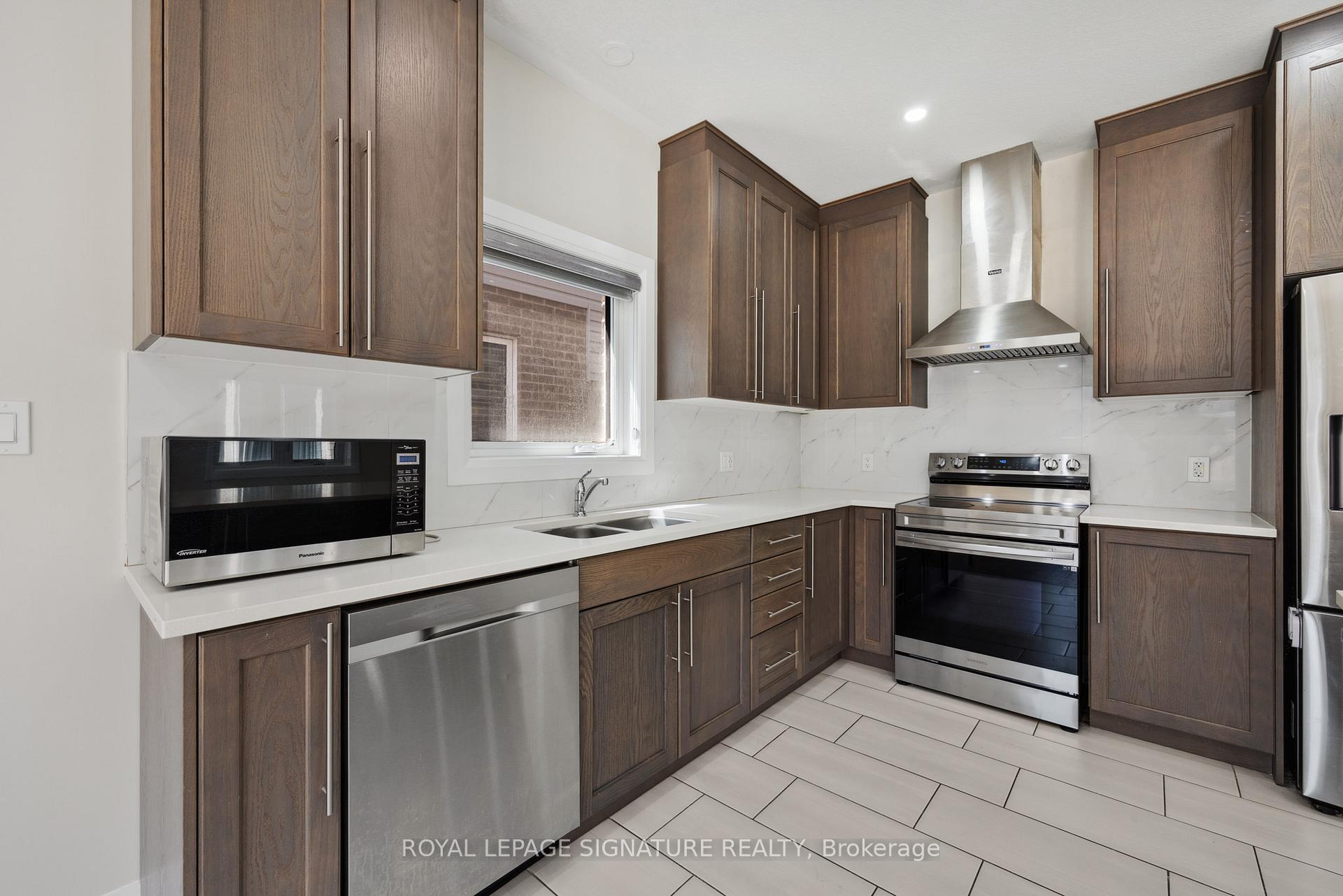 Photo 12 of 135 Ian Ormston Drive, Kitchener — HOMEH