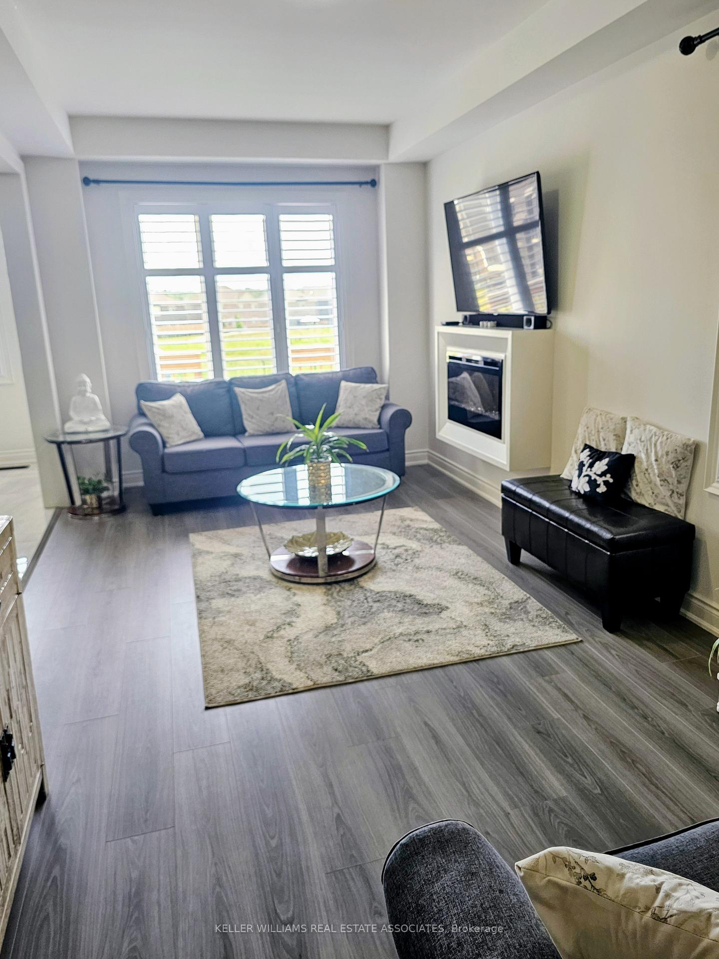 Photo 3 of 230 Skinner Road, Hamilton, Waterdown — HOMEH