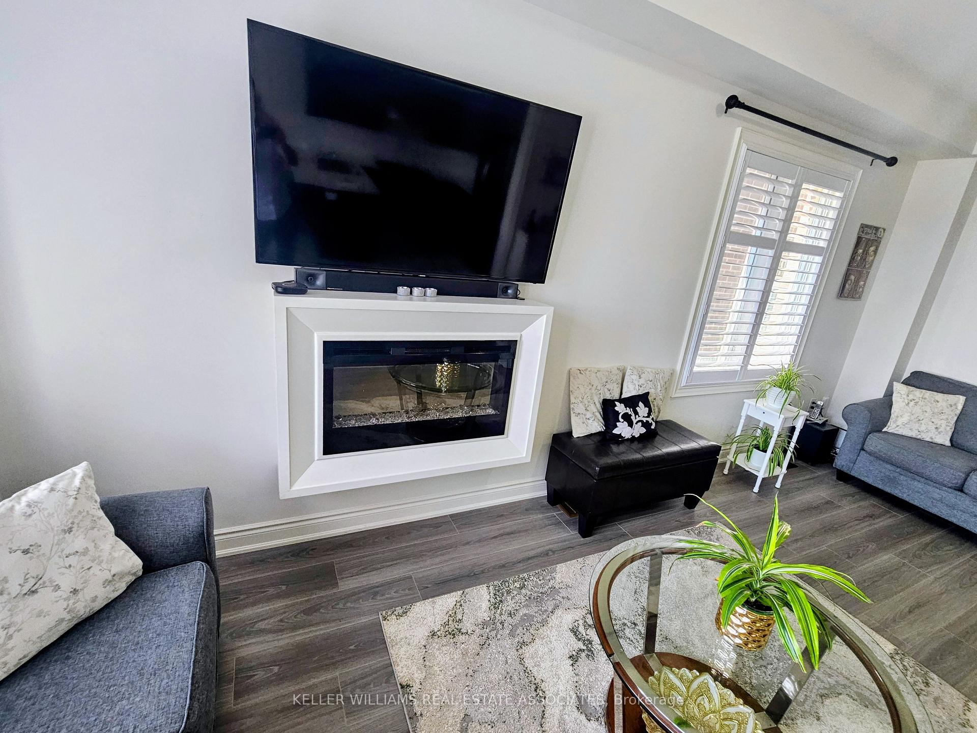 Photo 4 of 230 Skinner Road, Hamilton, Waterdown — HOMEH