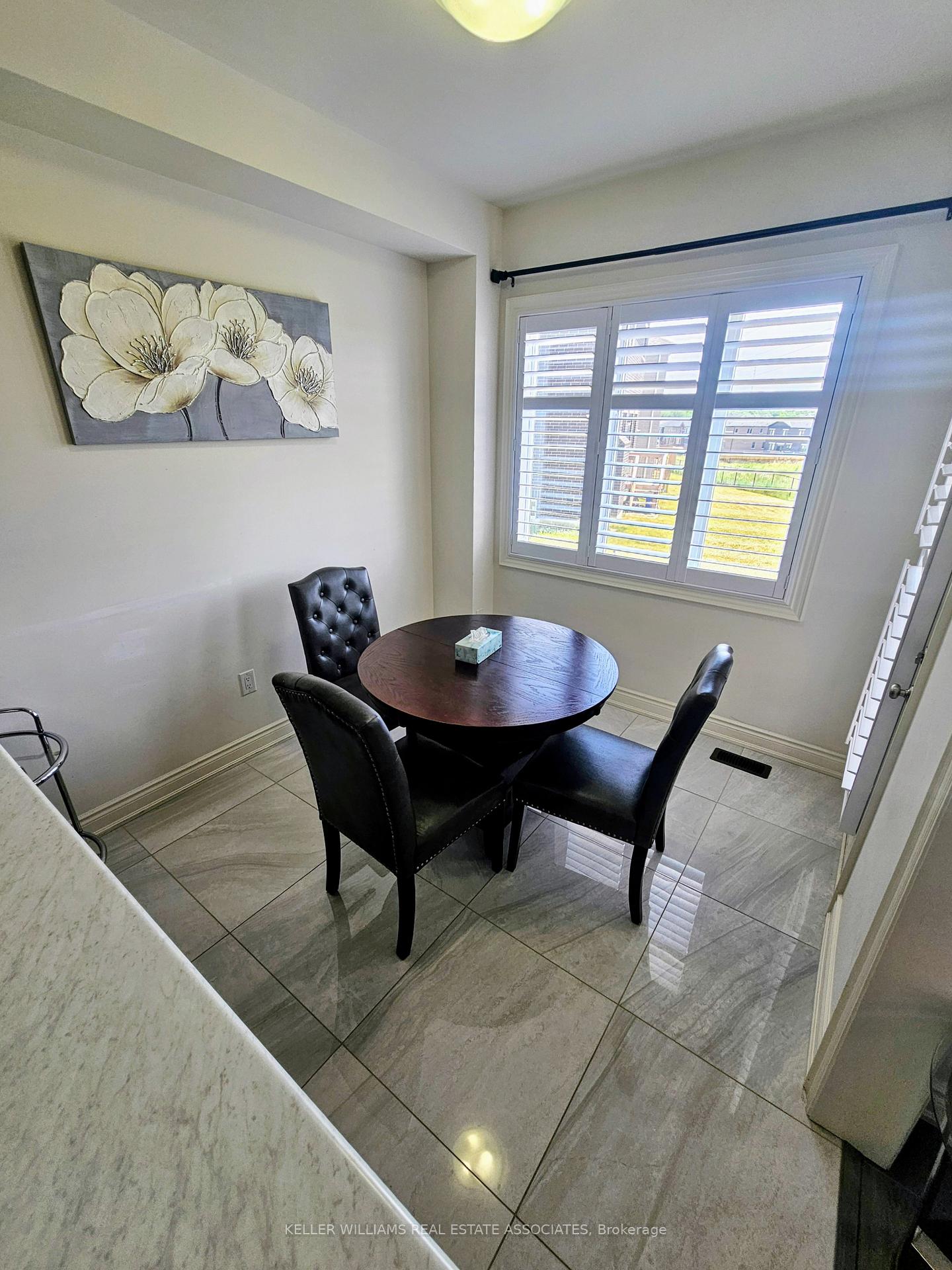 Photo 6 of 230 Skinner Road, Hamilton, Waterdown — HOMEH