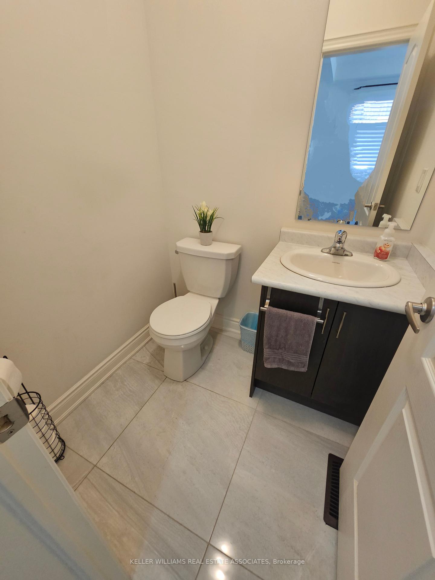 Photo 7 of 230 Skinner Road, Hamilton, Waterdown — HOMEH