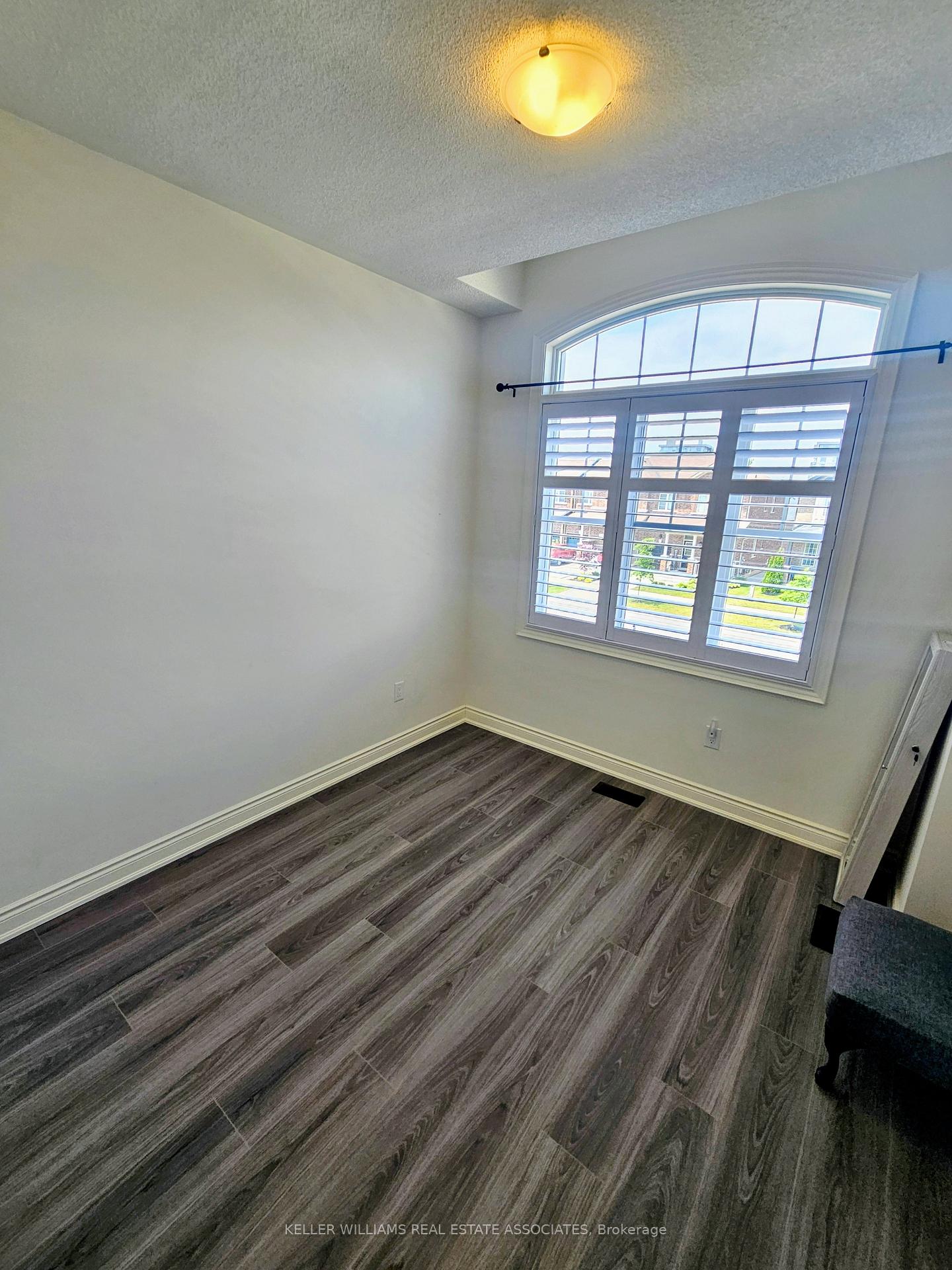 Photo 9 of 230 Skinner Road, Hamilton, Waterdown — HOMEH