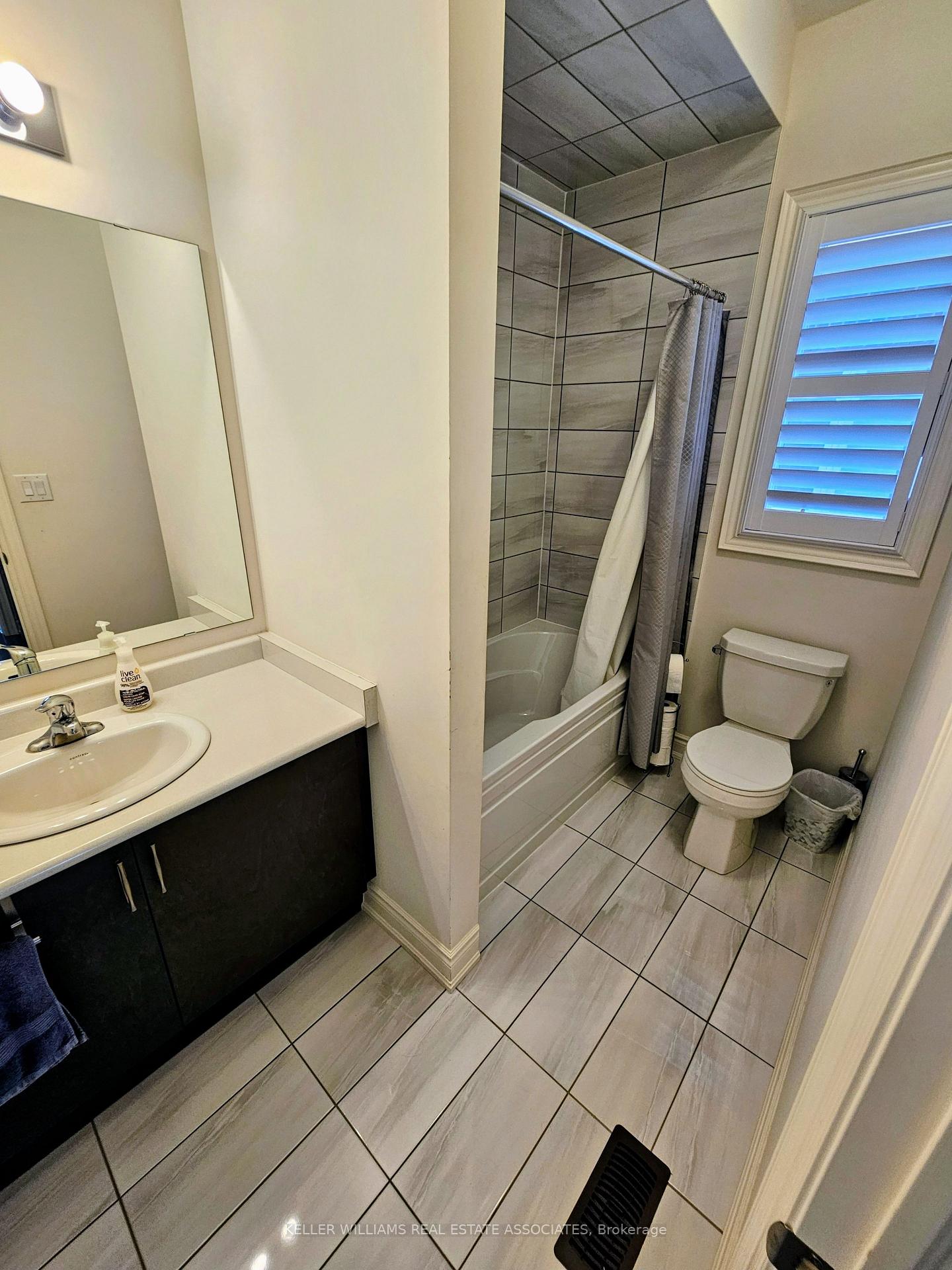 Photo 11 of 230 Skinner Road, Hamilton, Waterdown — HOMEH