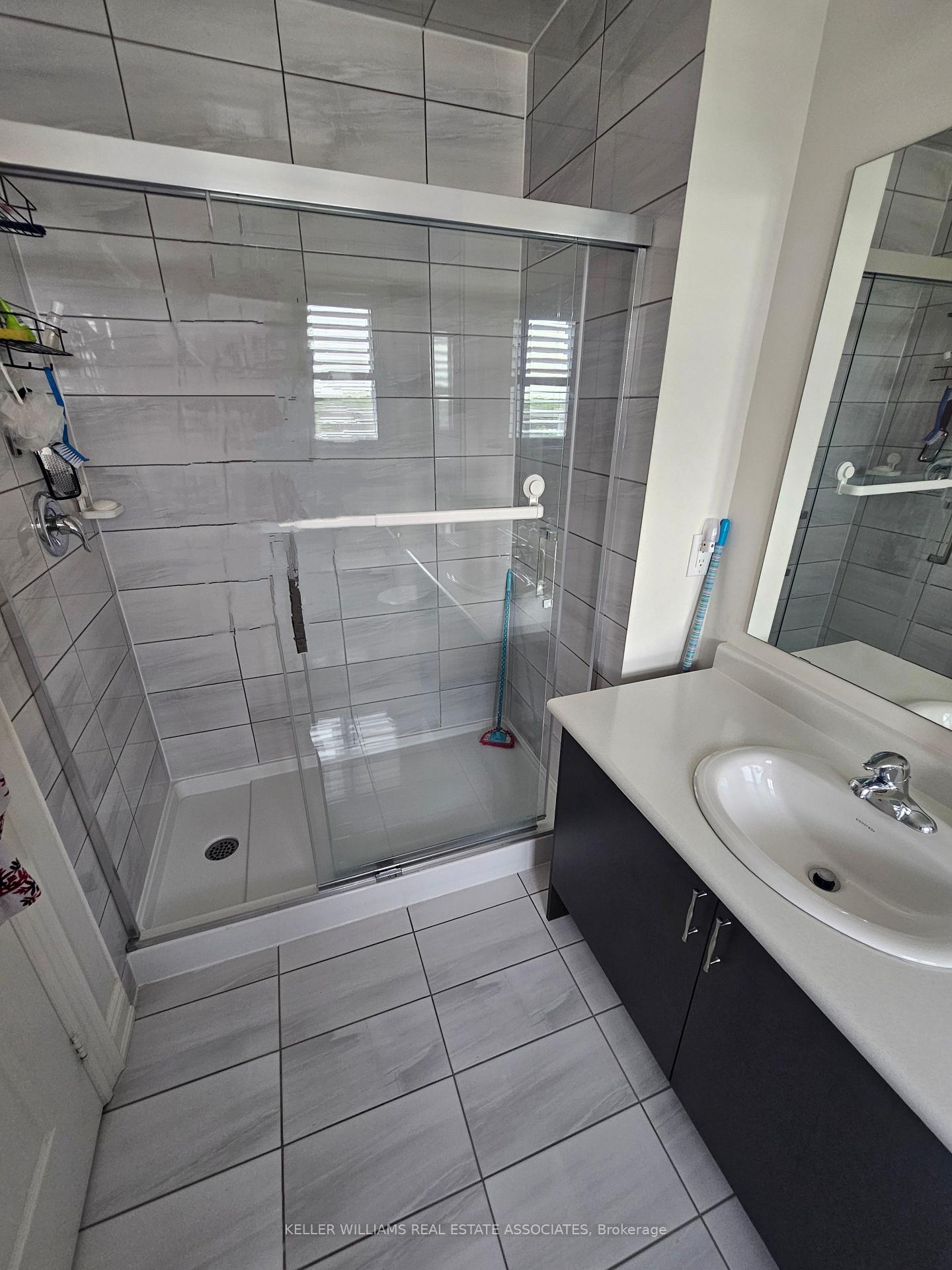 Photo 13 of 230 Skinner Road, Hamilton, Waterdown — HOMEH