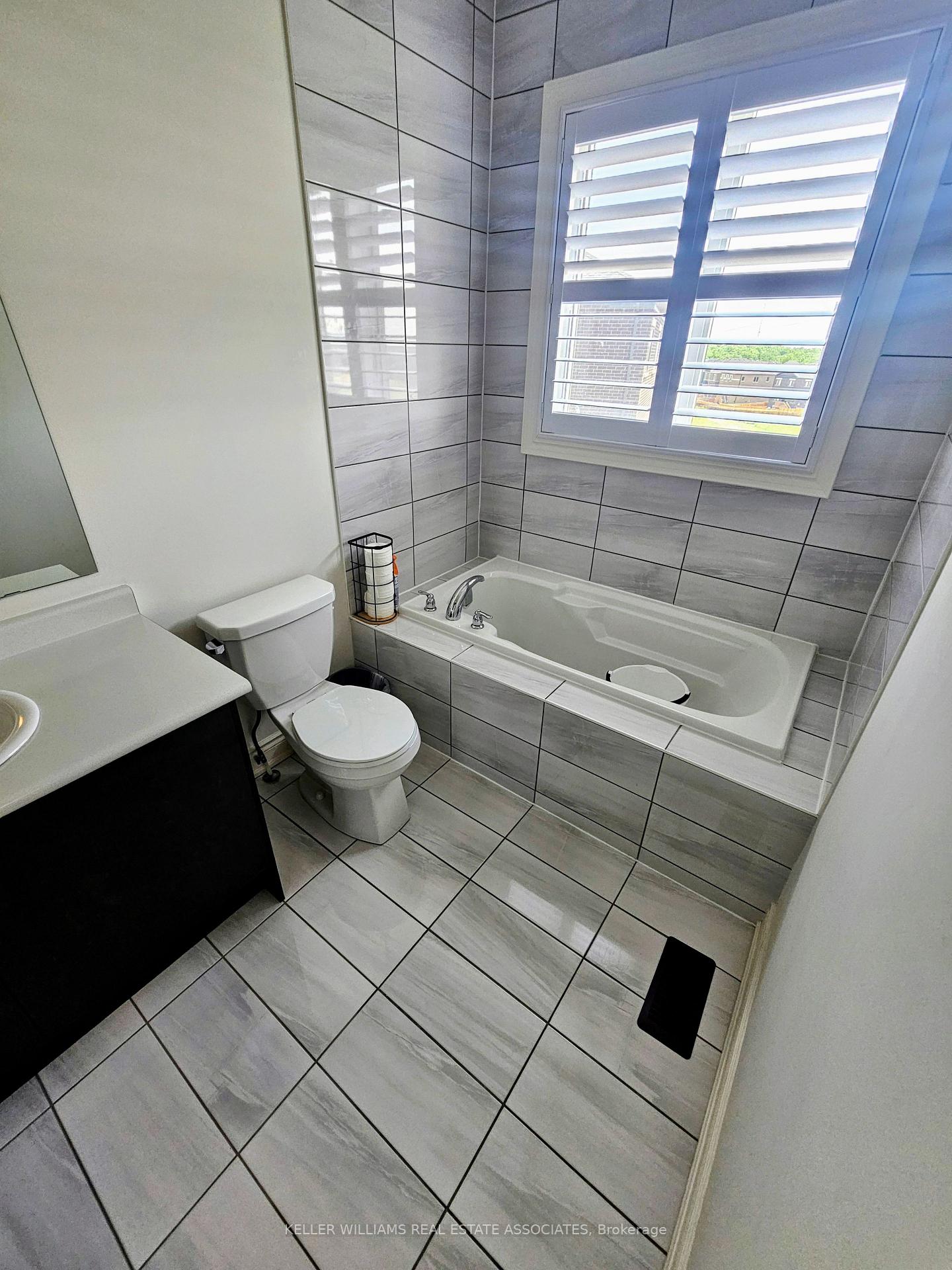 Photo 14 of 230 Skinner Road, Hamilton, Waterdown — HOMEH