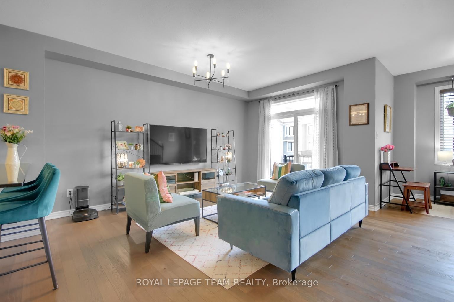 Photo 5 of 28 Caspian Row, Ottawa, Kanata - Emerald Meadows/Trailwest — HOMEH