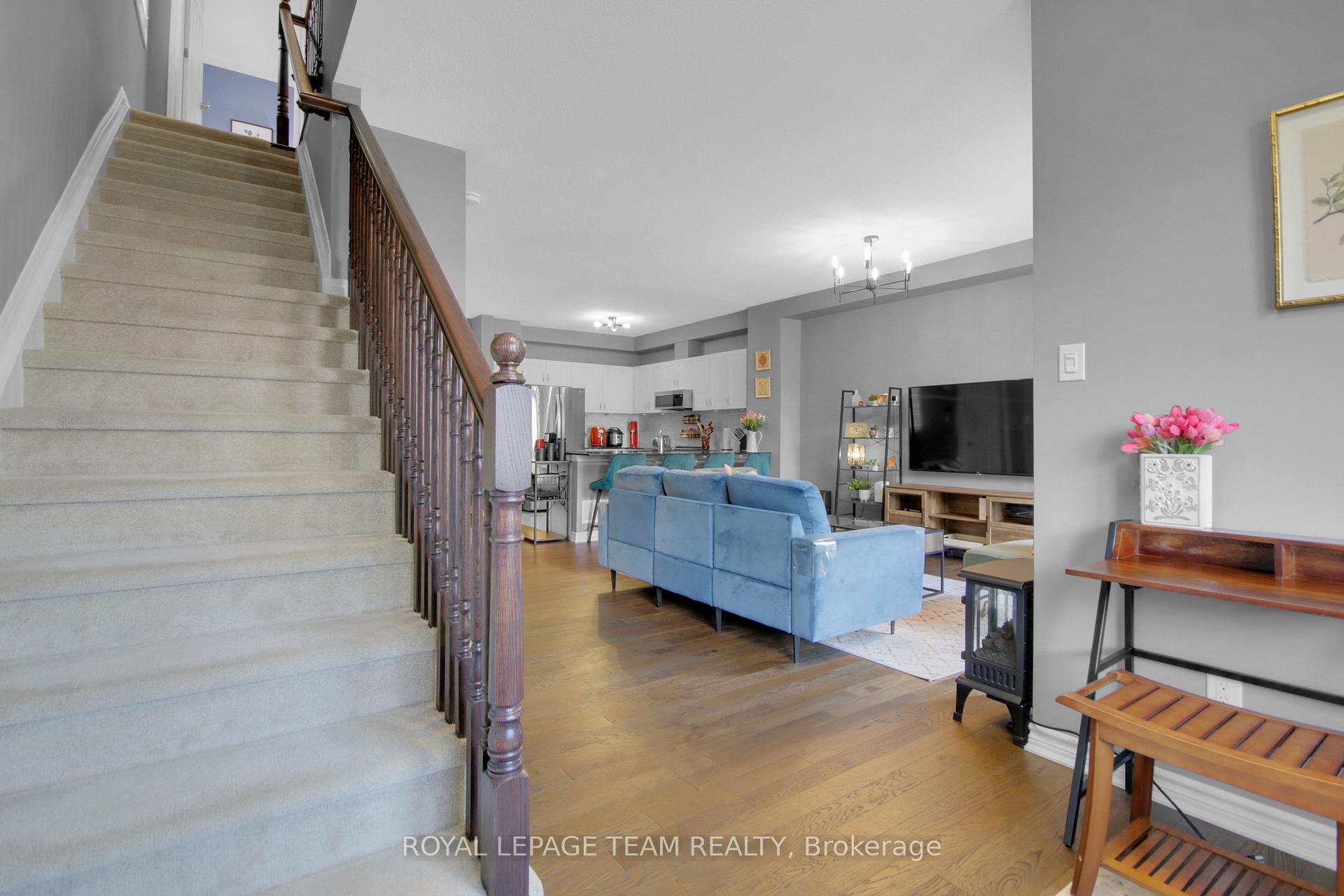 Photo 20 of 28 Caspian Row, Ottawa, Kanata - Emerald Meadows/Trailwest — HOMEH