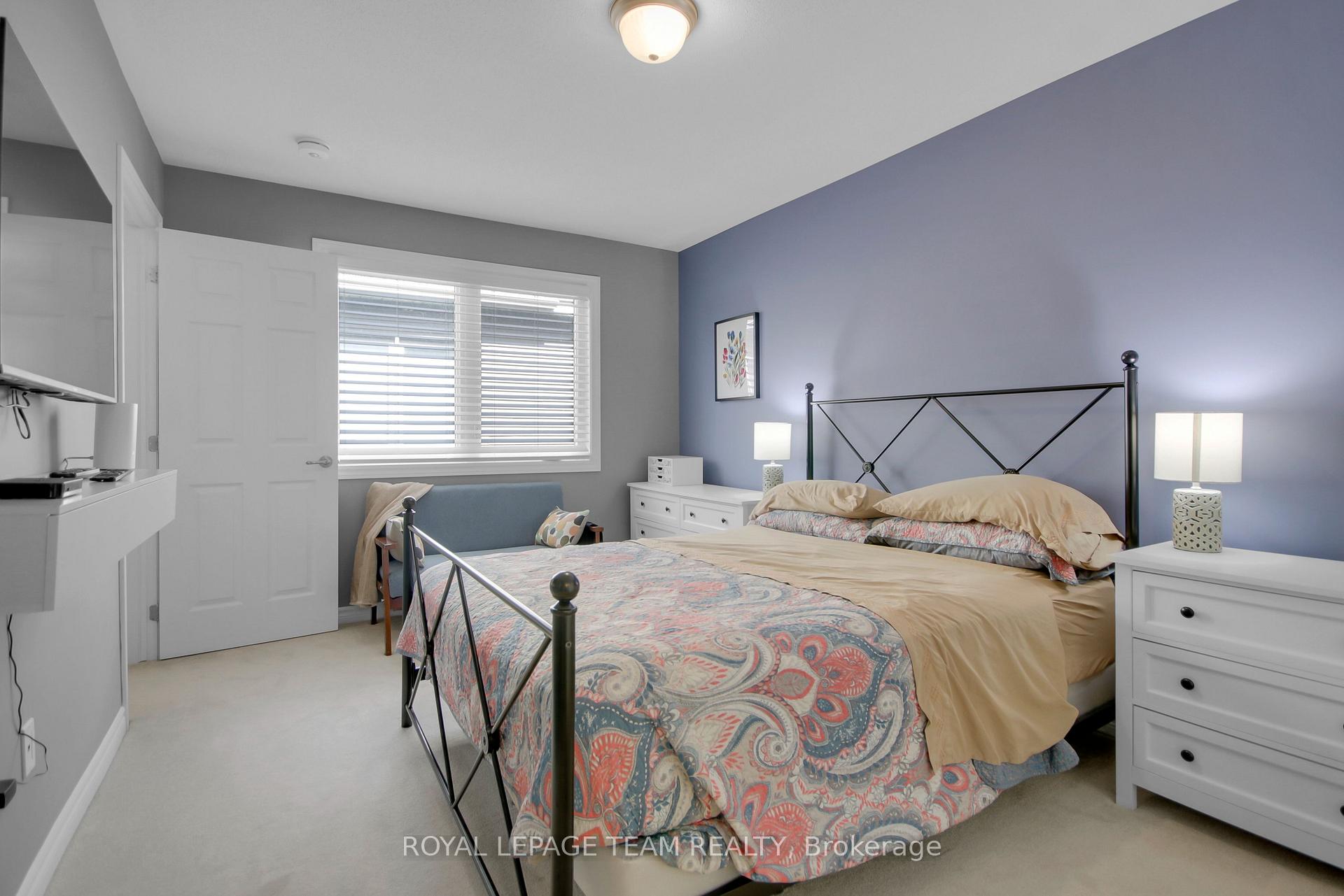 Photo 22 of 28 Caspian Row, Ottawa, Kanata - Emerald Meadows/Trailwest — HOMEH