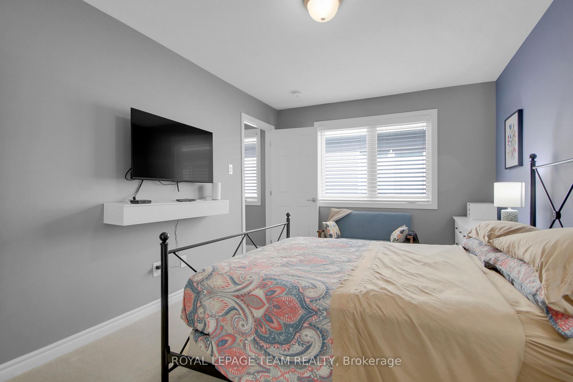 Photo 23 of 28 Caspian Row, Ottawa, Kanata - Emerald Meadows/Trailwest — HOMEH