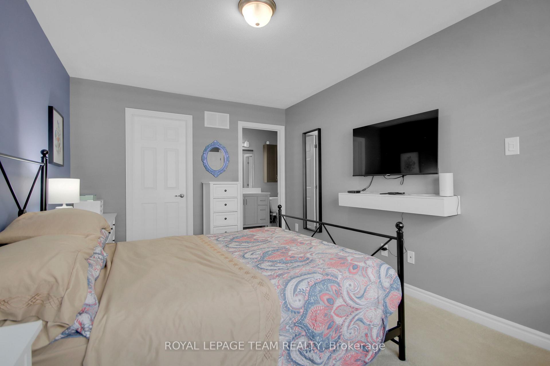 Photo 25 of 28 Caspian Row, Ottawa, Kanata - Emerald Meadows/Trailwest — HOMEH