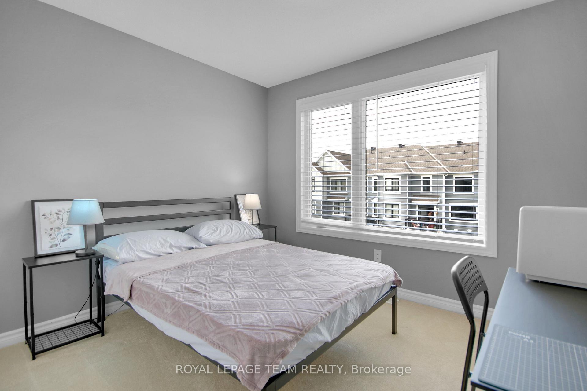 Photo 27 of 28 Caspian Row, Ottawa, Kanata - Emerald Meadows/Trailwest — HOMEH
