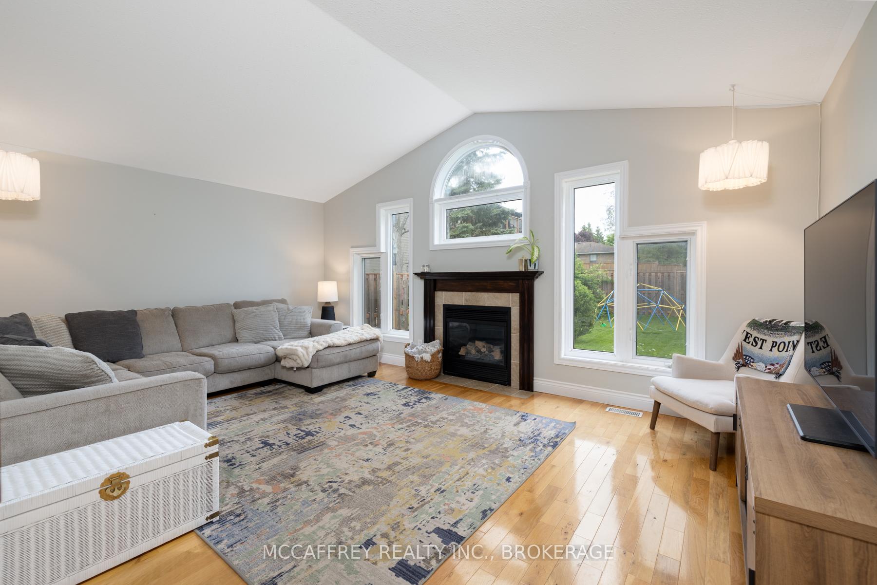 Photo 11 of 81 Schooner Drive, Kingston, Kingston East (Incl Barret Crt) — HOMEH