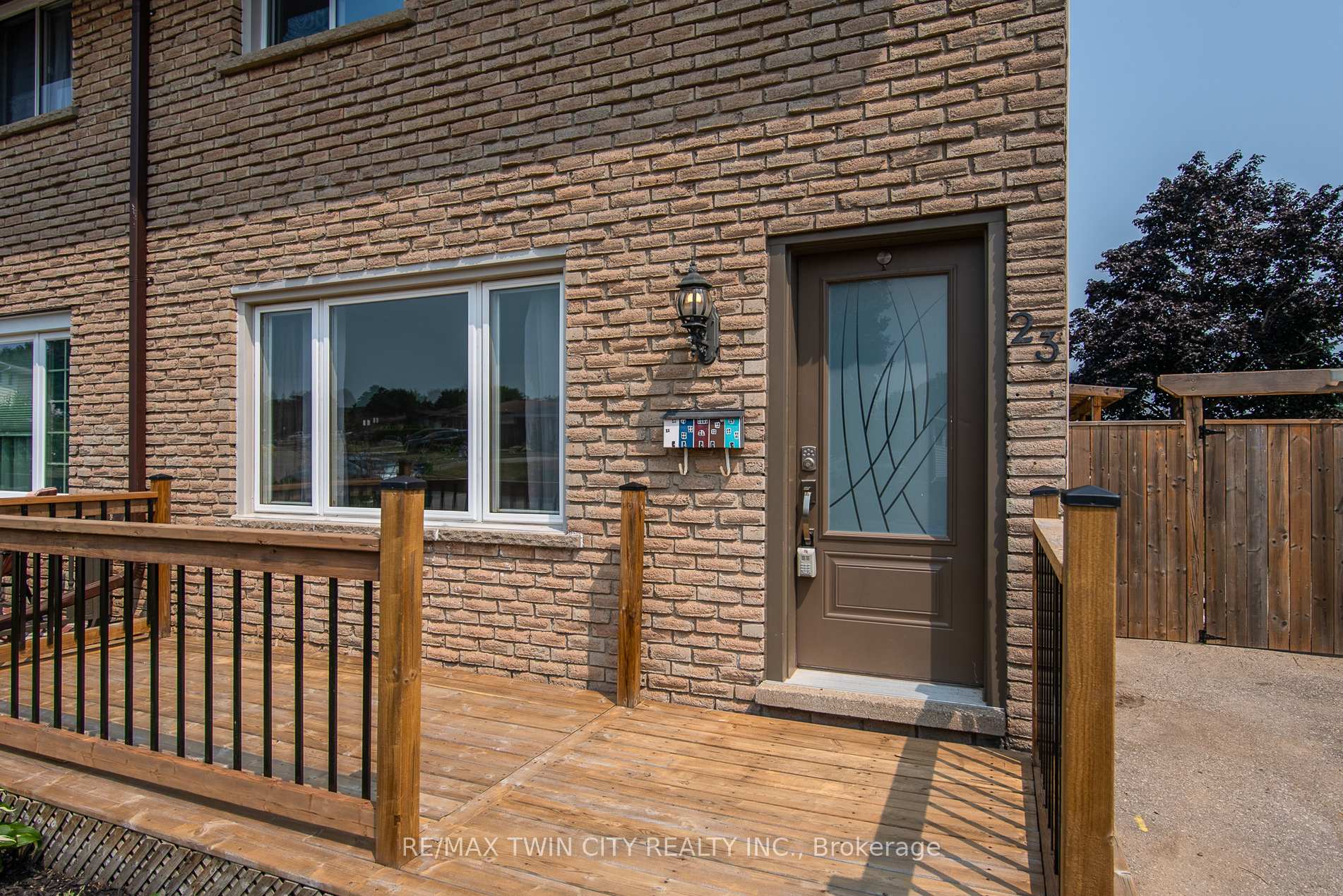 Photo 4 of 23 Roberts Crescent, Kitchener — HOMEH