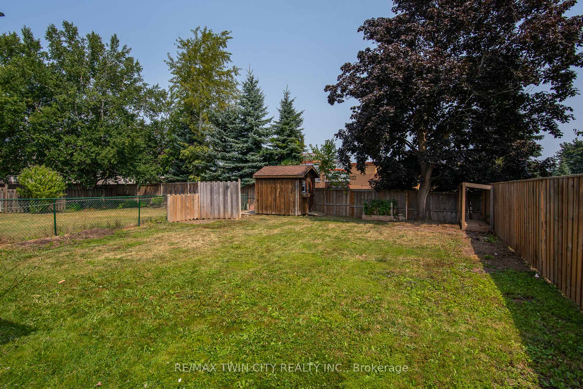 Photo 7 of 23 Roberts Crescent, Kitchener — HOMEH