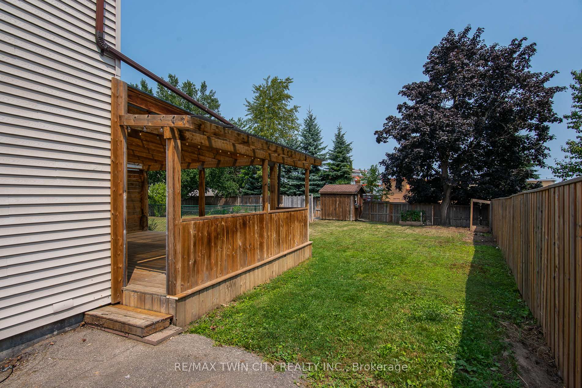 Photo 9 of 23 Roberts Crescent, Kitchener — HOMEH