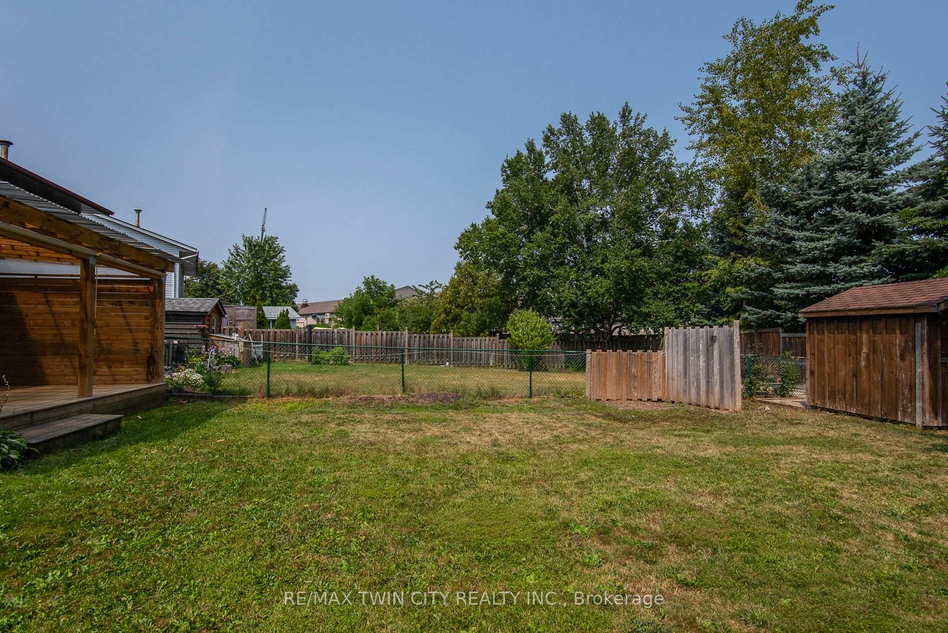 Photo 10 of 23 Roberts Crescent, Kitchener — HOMEH