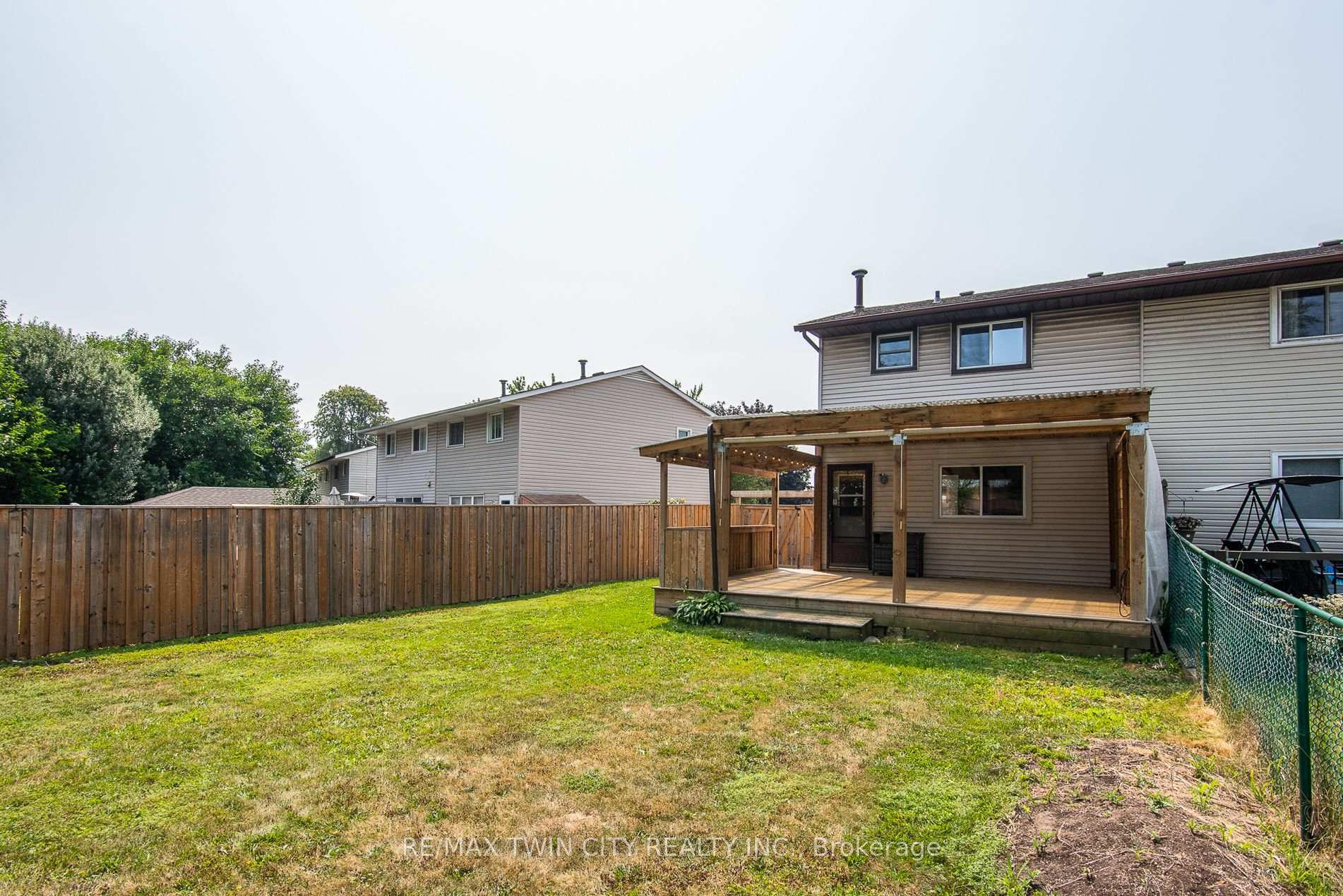 Photo 11 of 23 Roberts Crescent, Kitchener — HOMEH