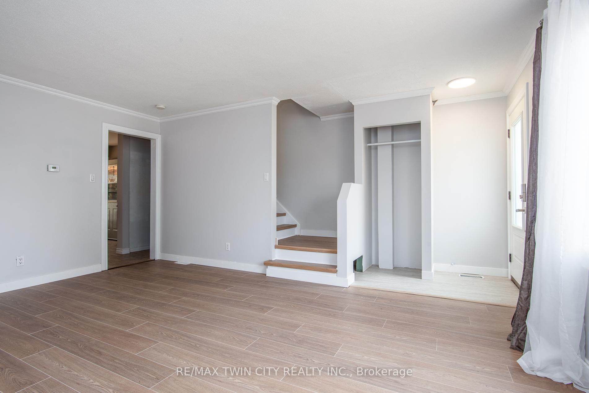 Photo 15 of 23 Roberts Crescent, Kitchener — HOMEH