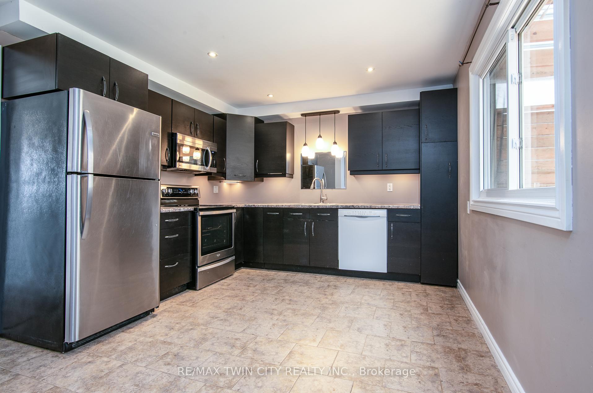 Photo 16 of 23 Roberts Crescent, Kitchener — HOMEH