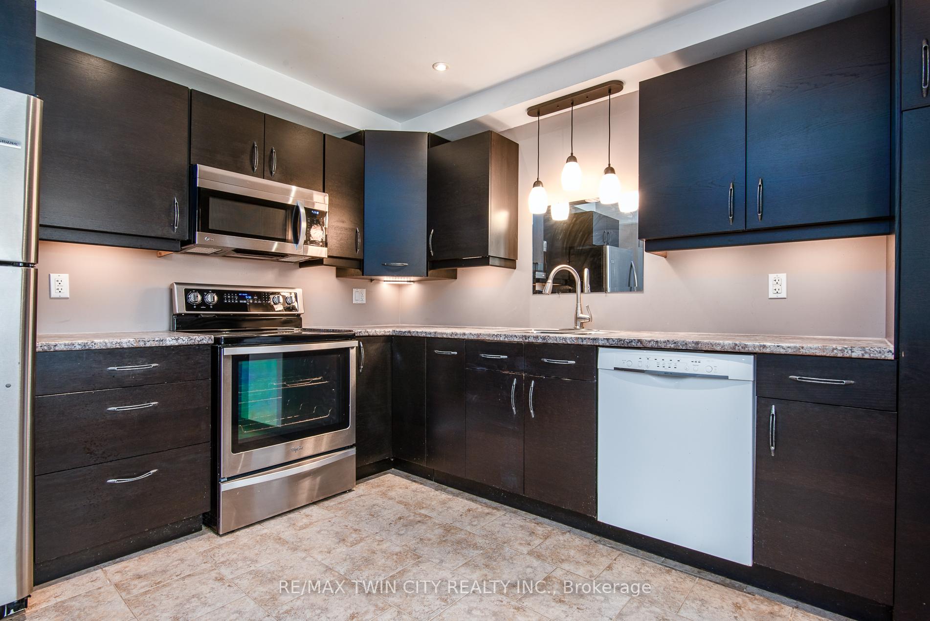 Photo 17 of 23 Roberts Crescent, Kitchener — HOMEH