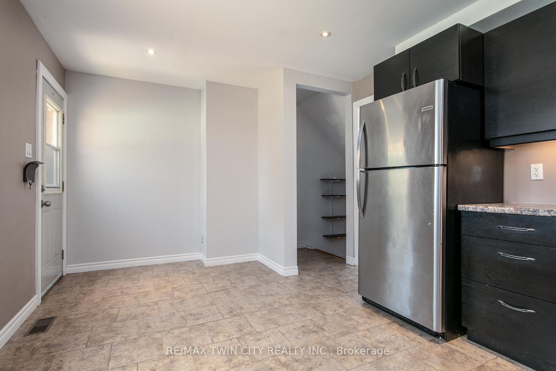 Photo 19 of 23 Roberts Crescent, Kitchener — HOMEH