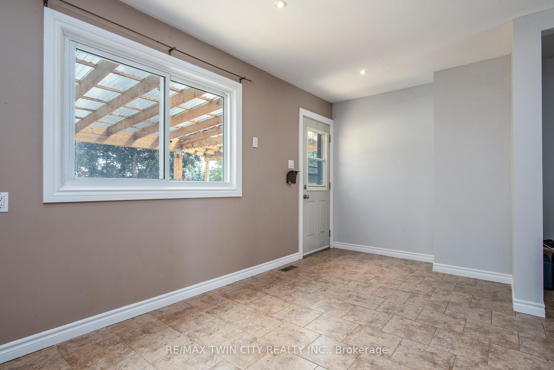 Photo 20 of 23 Roberts Crescent, Kitchener — HOMEH