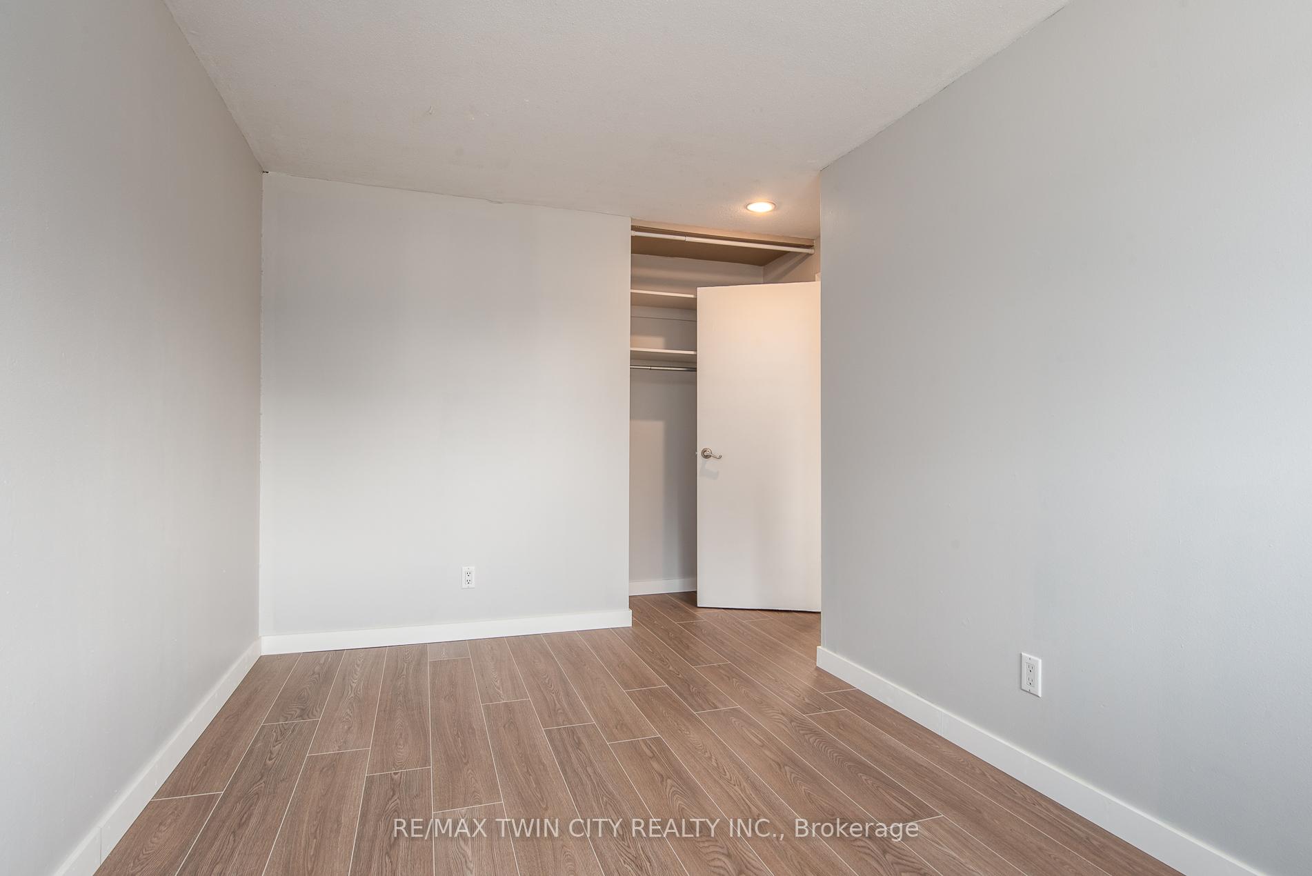 Photo 25 of 23 Roberts Crescent, Kitchener — HOMEH