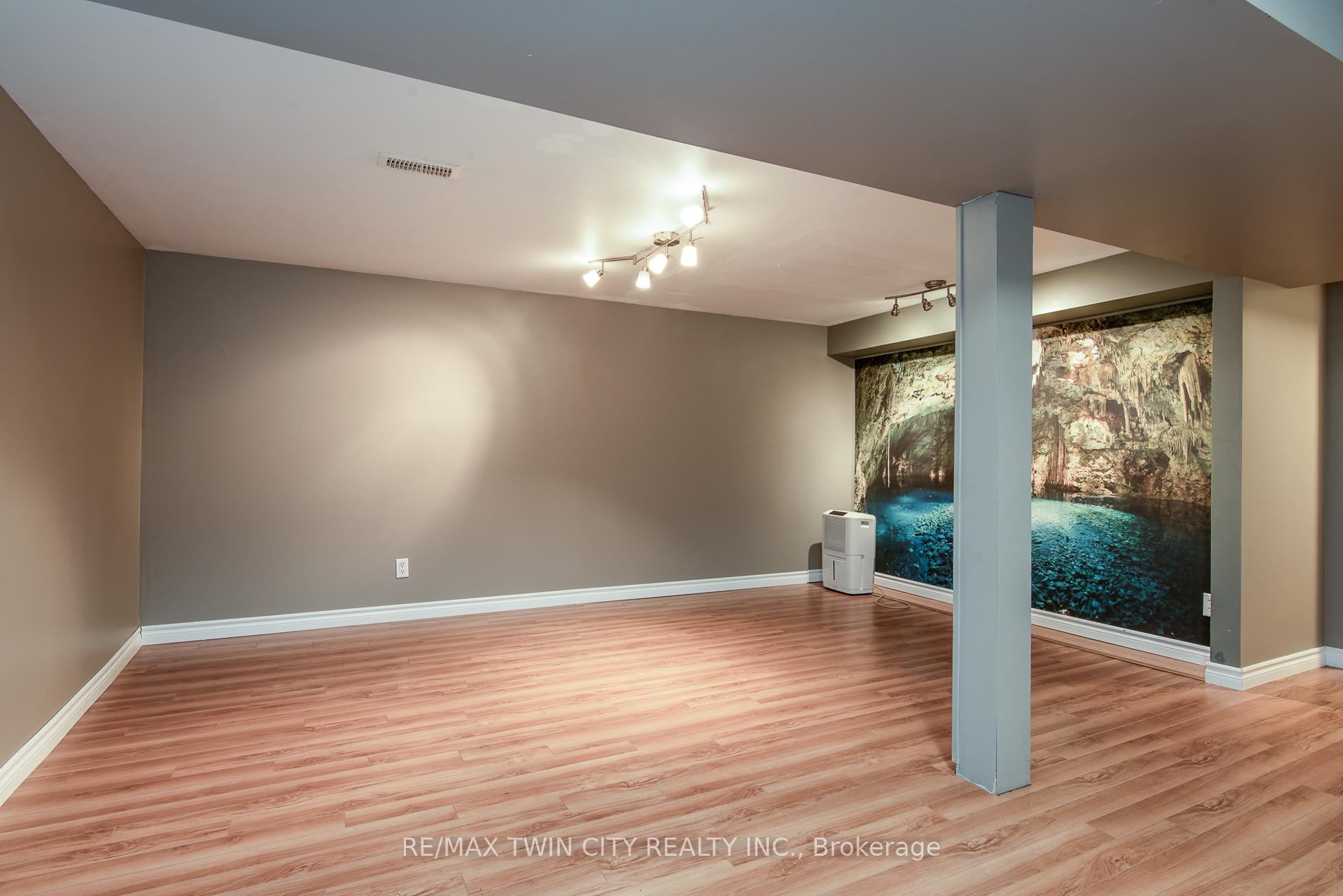 Photo 28 of 23 Roberts Crescent, Kitchener — HOMEH