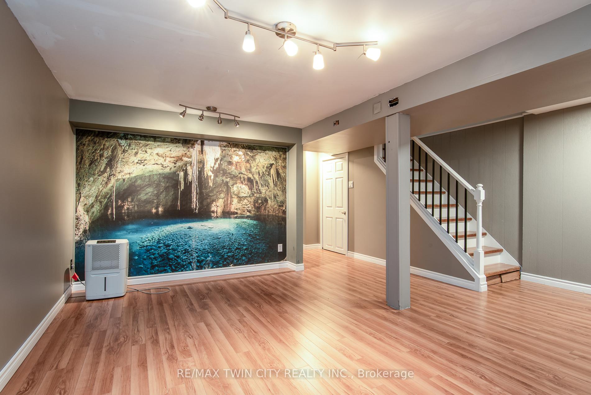 Photo 30 of 23 Roberts Crescent, Kitchener — HOMEH