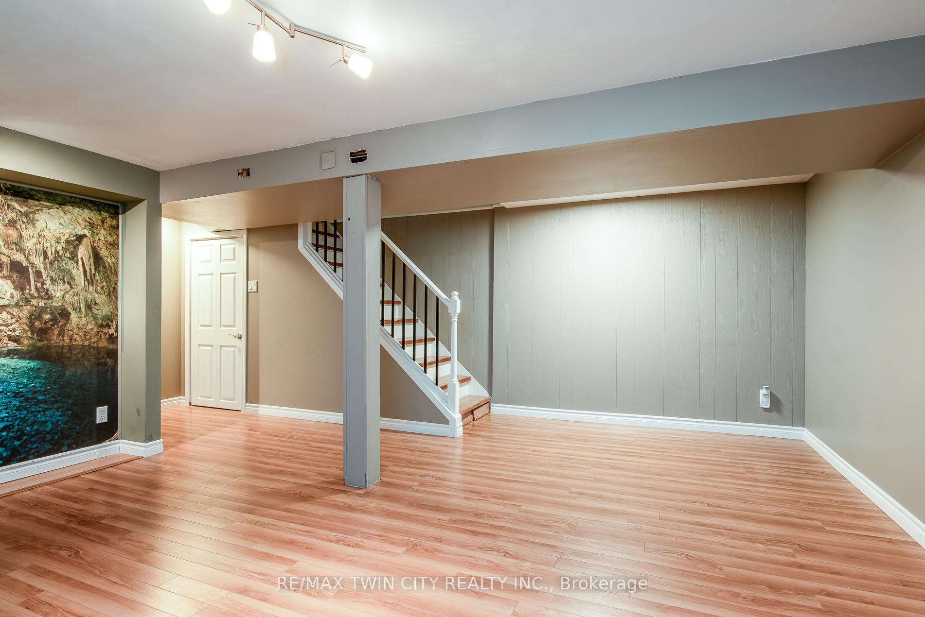 Photo 31 of 23 Roberts Crescent, Kitchener — HOMEH