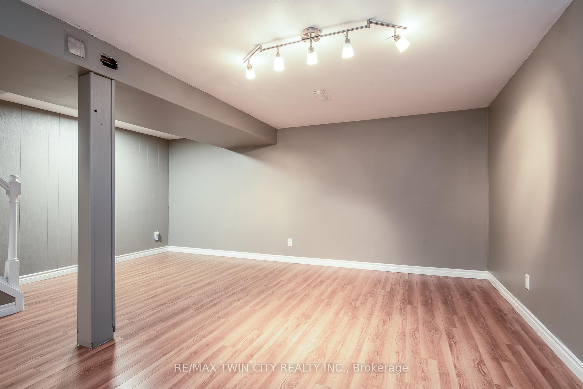 Photo 32 of 23 Roberts Crescent, Kitchener — HOMEH