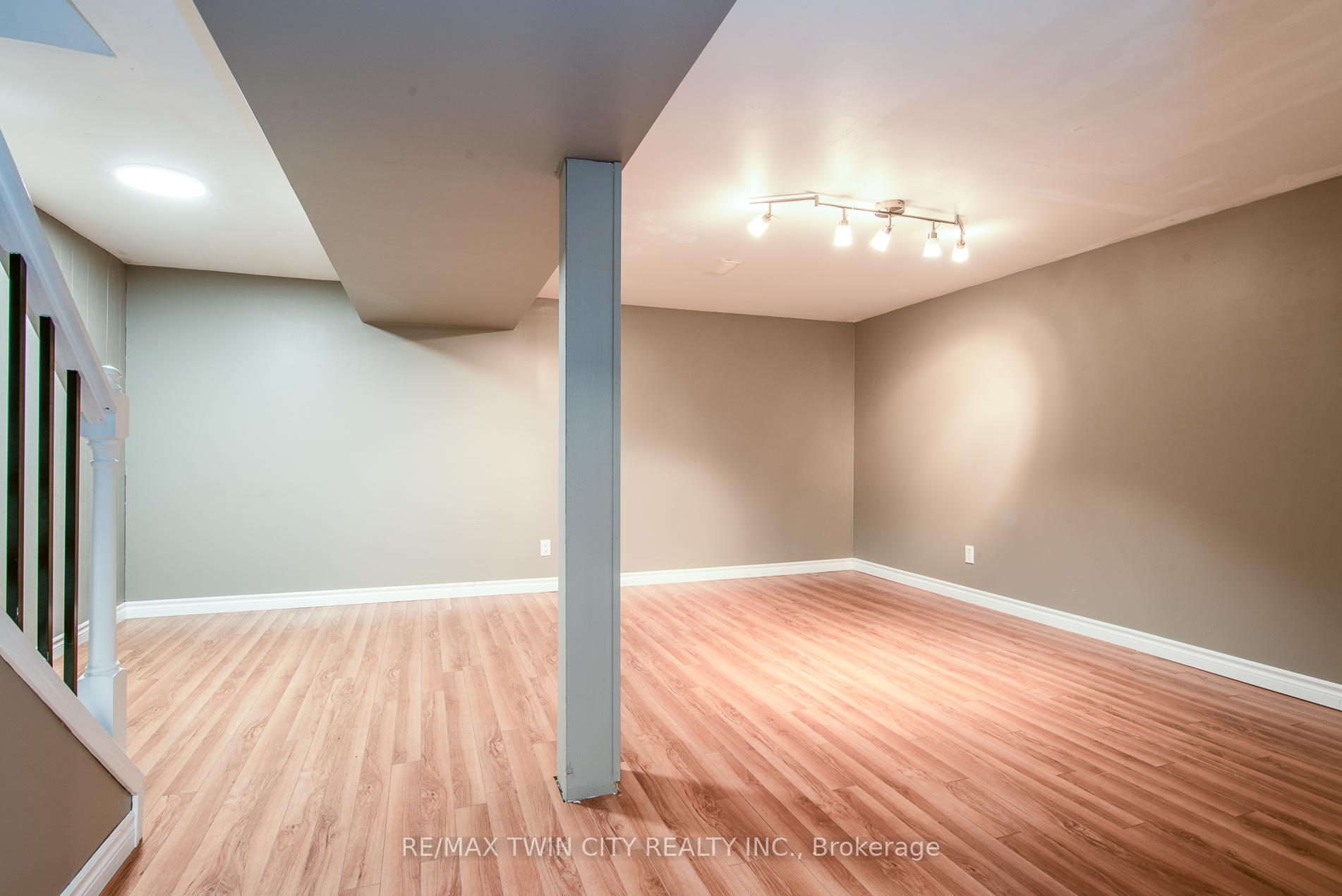 Photo 33 of 23 Roberts Crescent, Kitchener — HOMEH