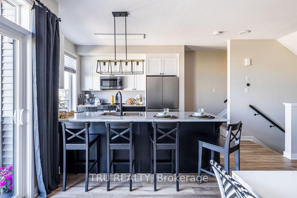 Photo 4 of 110 Visor Private, Ottawa, Kanata - Emerald Meadows/Trailwest — HOMEH