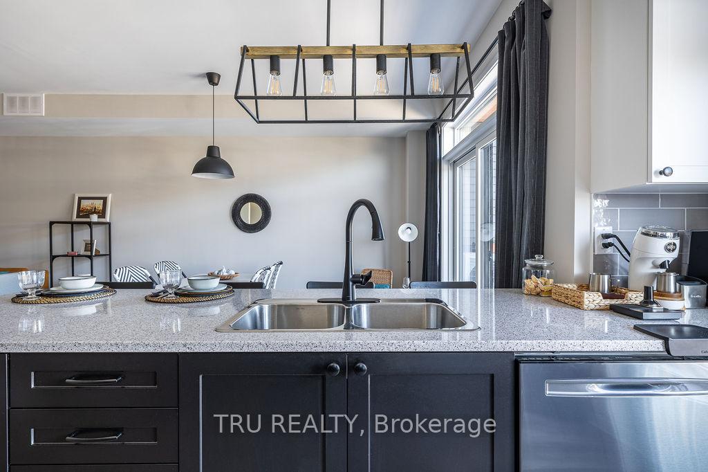 Photo 6 of 110 Visor Private, Ottawa, Kanata - Emerald Meadows/Trailwest — HOMEH