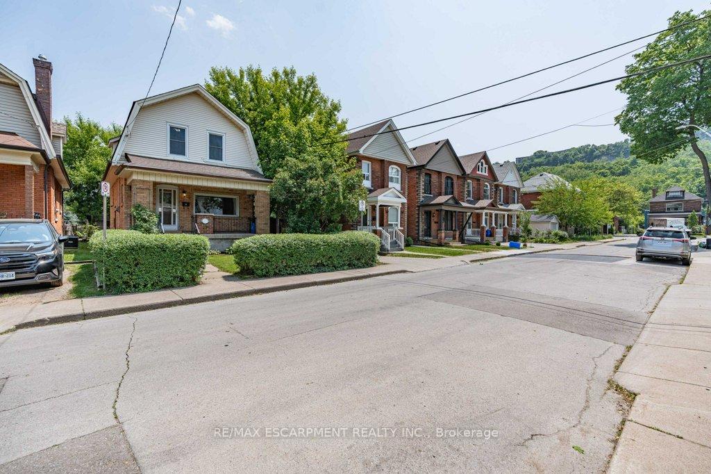 Photo 3 of 69 Lorne Avenue, Hamilton, Blakeley — HOMEH