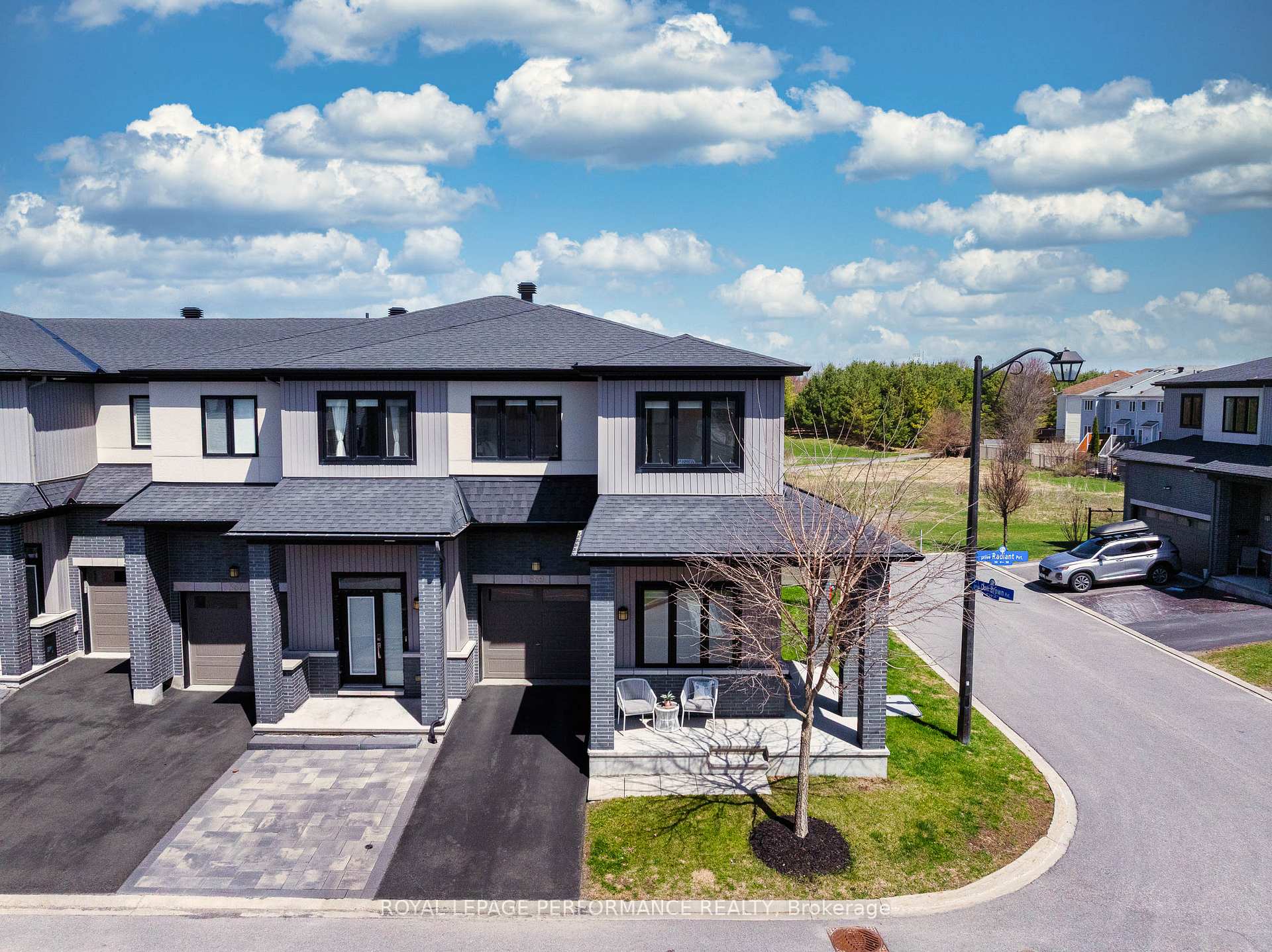 Photo 2 of 569 Radiant Private, Ottawa, Kanata - Emerald Meadows/Trailwest — HOMEH