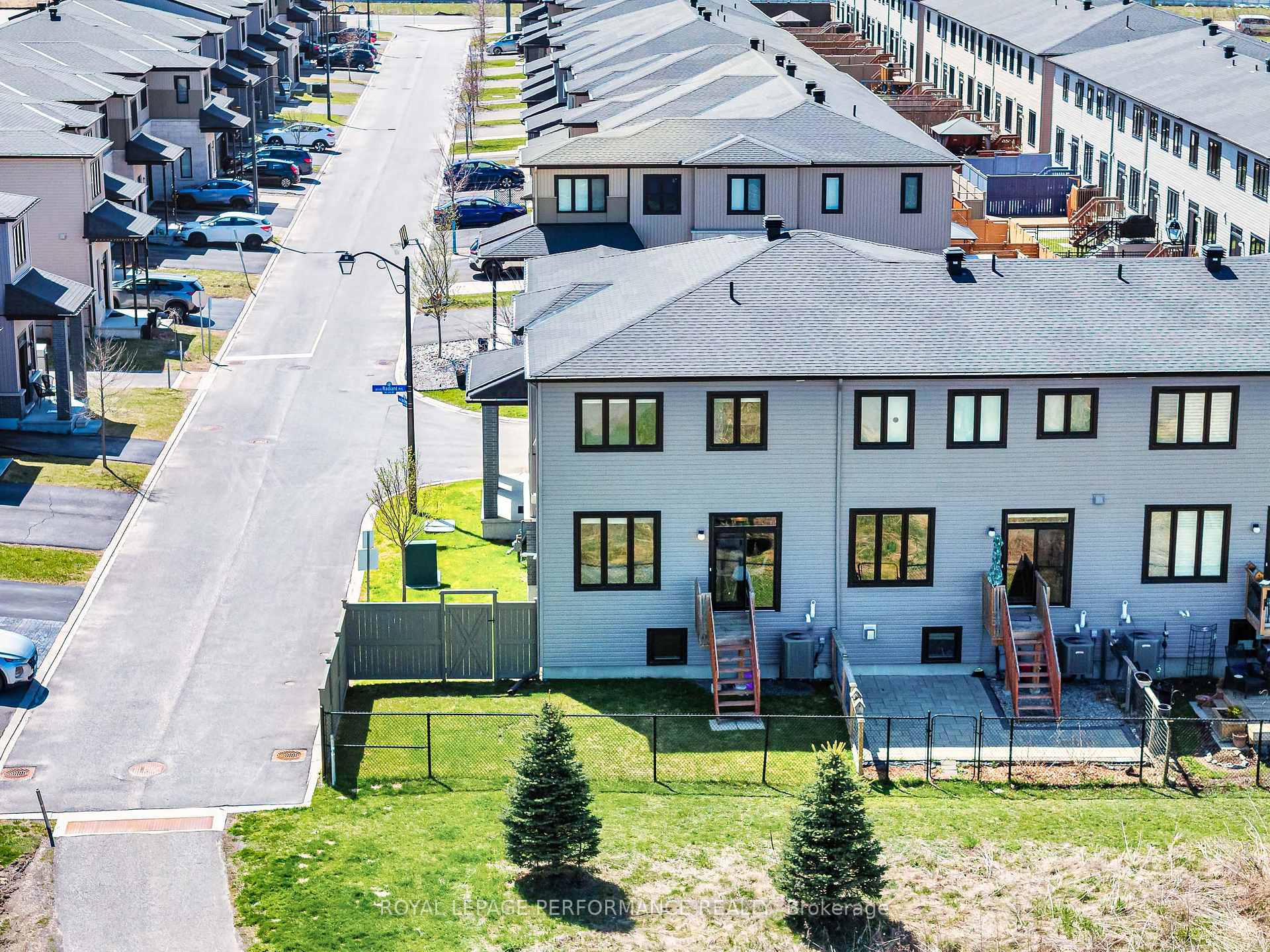 Photo 4 of 569 Radiant Private, Ottawa, Kanata - Emerald Meadows/Trailwest — HOMEH