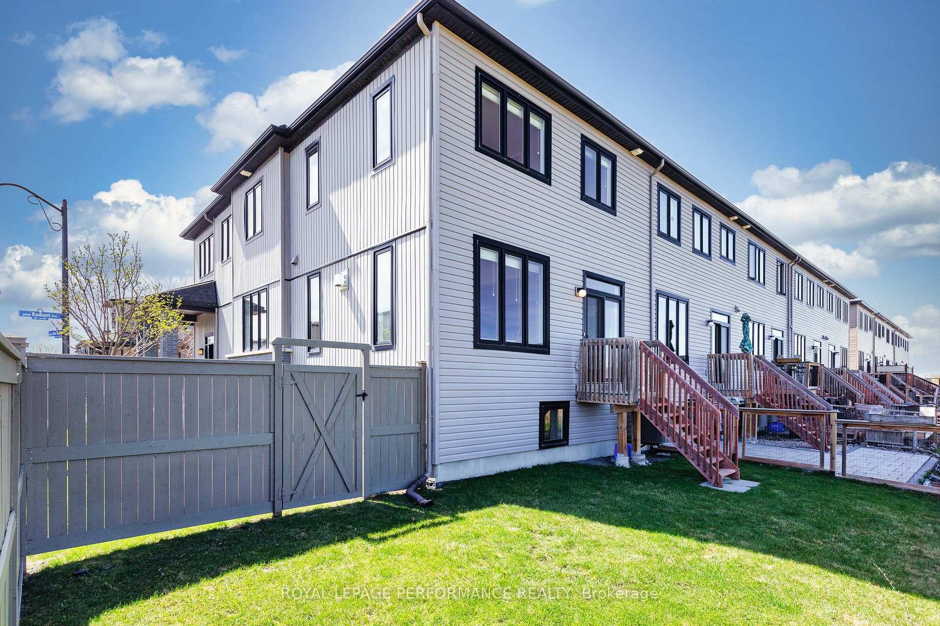 Photo 43 of 569 Radiant Private, Ottawa, Kanata - Emerald Meadows/Trailwest — HOMEH