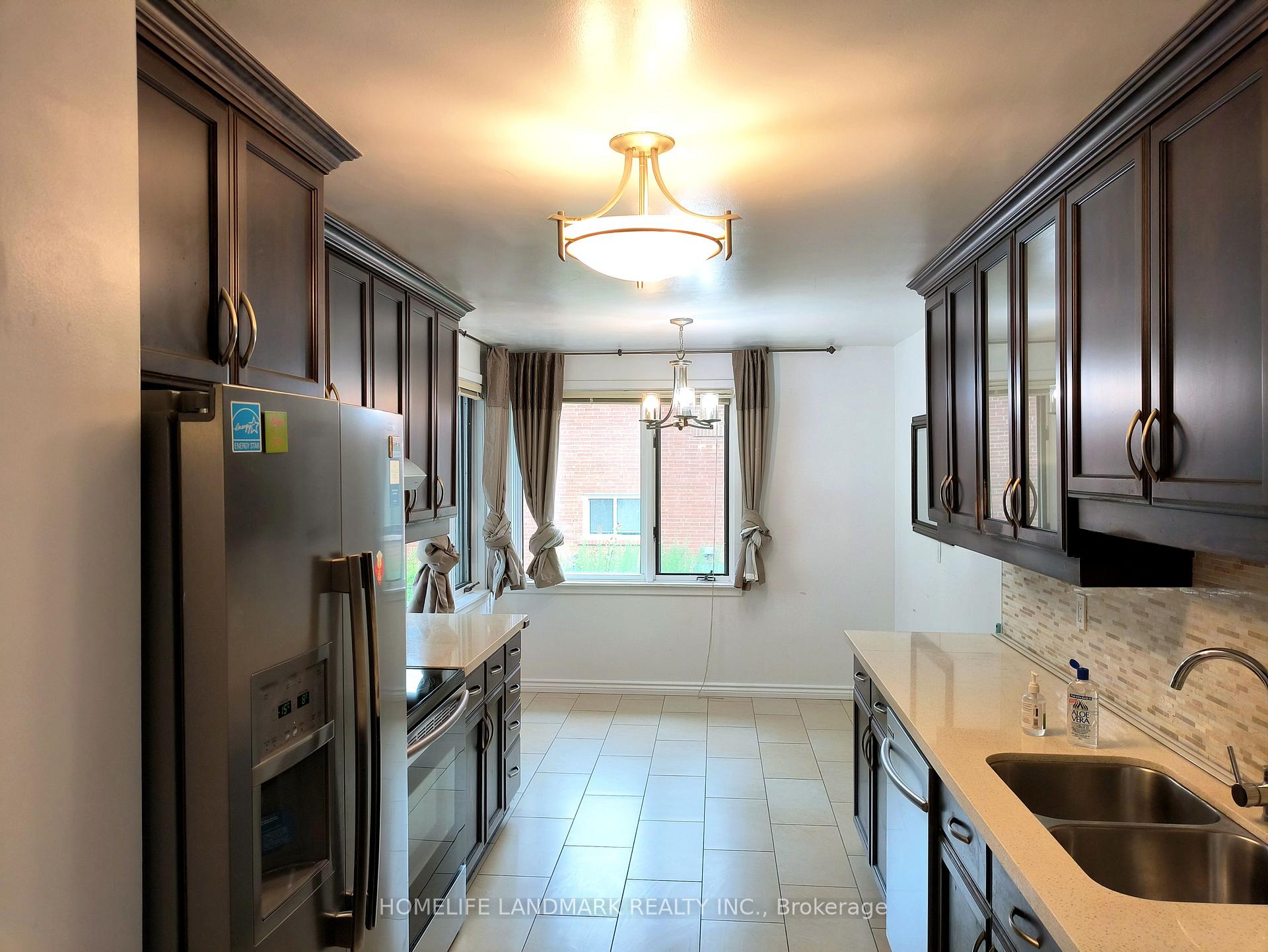 Photo 3 of 165 Fred Varley Drive, Markham, Unionville — HOMEH