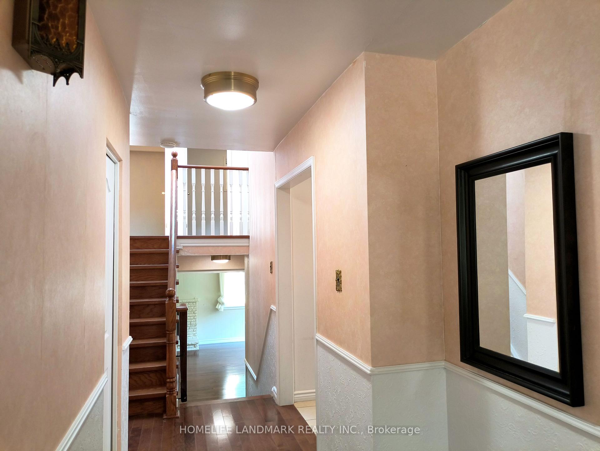 Photo 5 of 165 Fred Varley Drive, Markham, Unionville — HOMEH