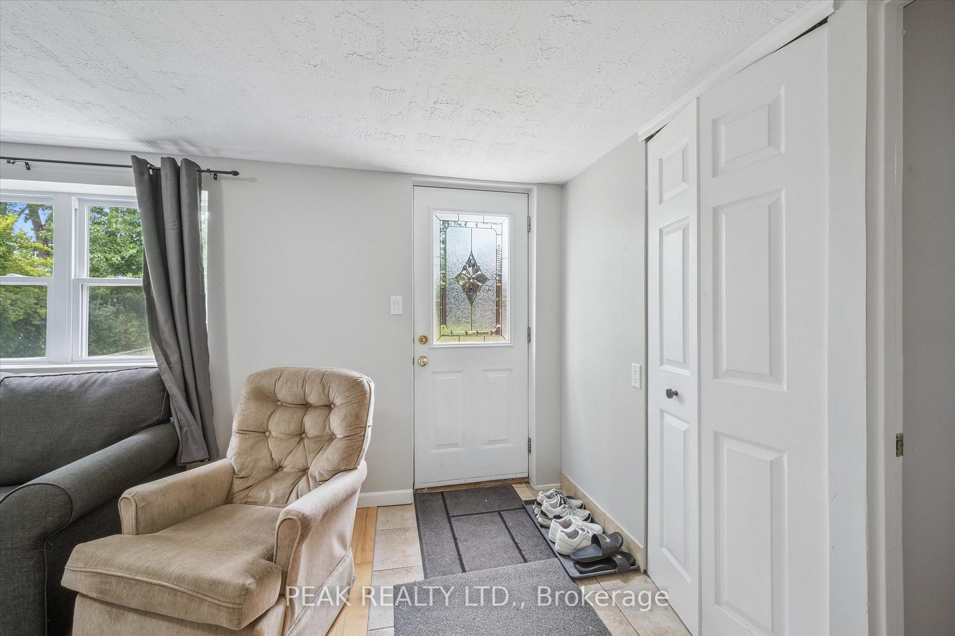Photo 6 of 76 Third Avenue, Kitchener — HOMEH