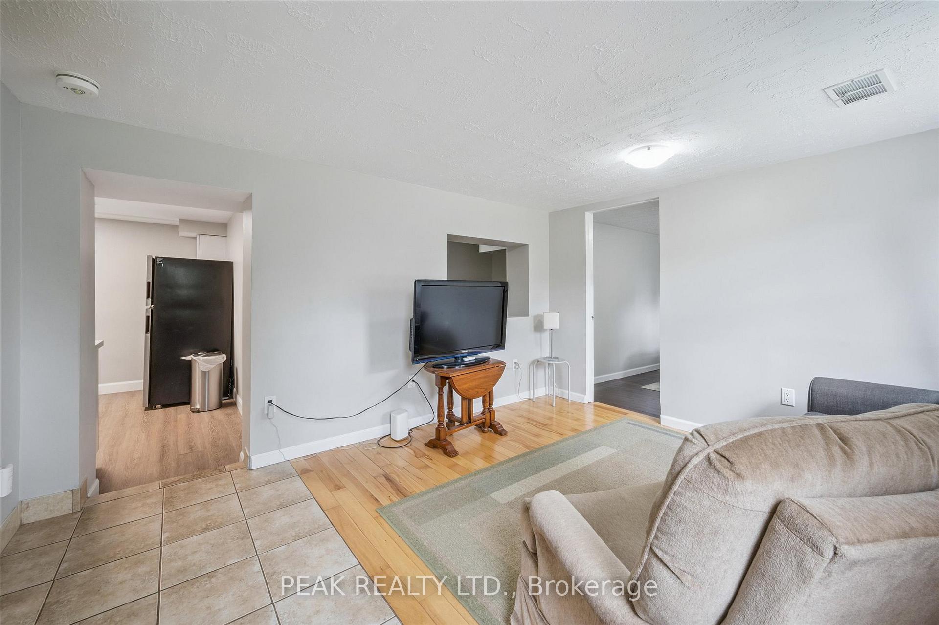 Photo 7 of 76 Third Avenue, Kitchener — HOMEH