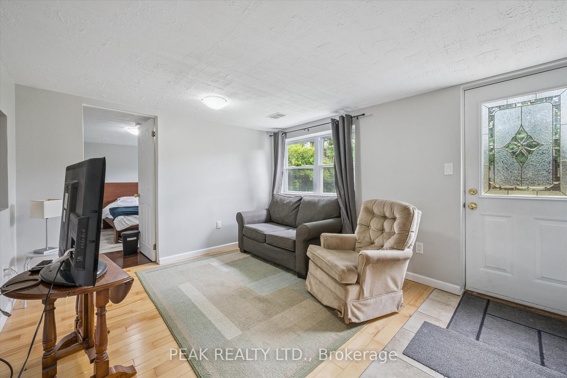 Photo 8 of 76 Third Avenue, Kitchener — HOMEH