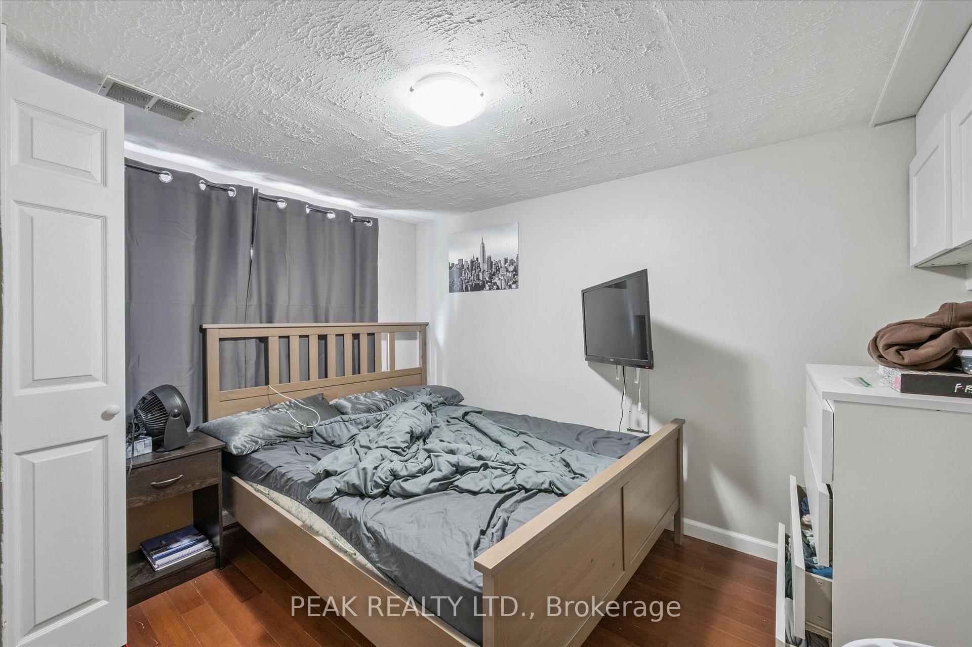 Photo 13 of 76 Third Avenue, Kitchener — HOMEH