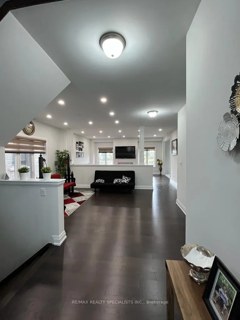 Photo 2 of 112 Brushwood Drive, Brampton, Bram West — HOMEH