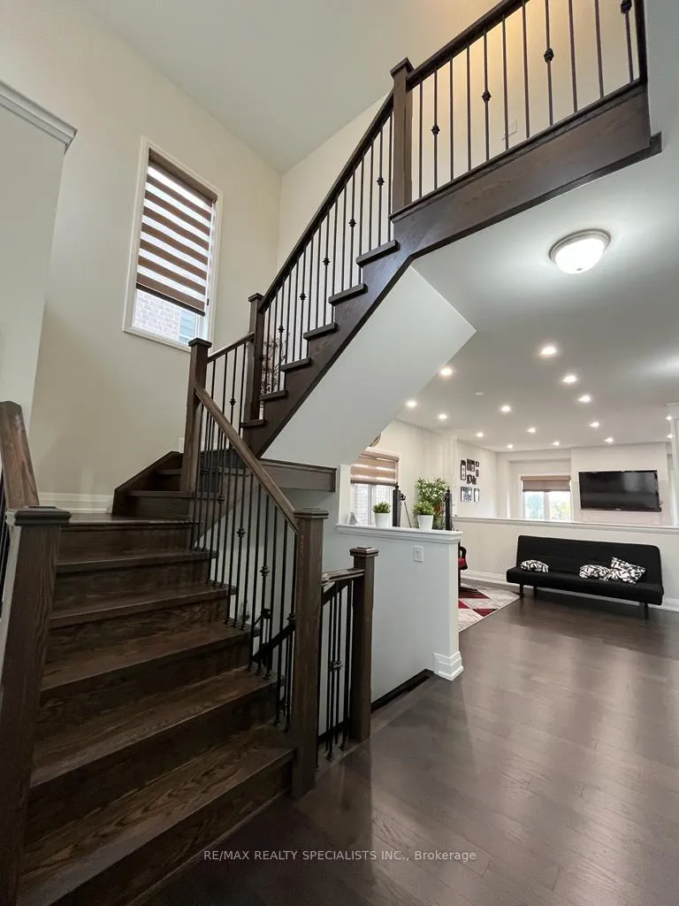 Photo 3 of 112 Brushwood Drive, Brampton, Bram West — HOMEH