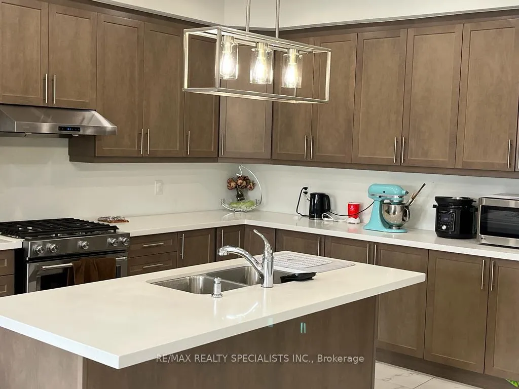 Photo 4 of 112 Brushwood Drive, Brampton, Bram West — HOMEH